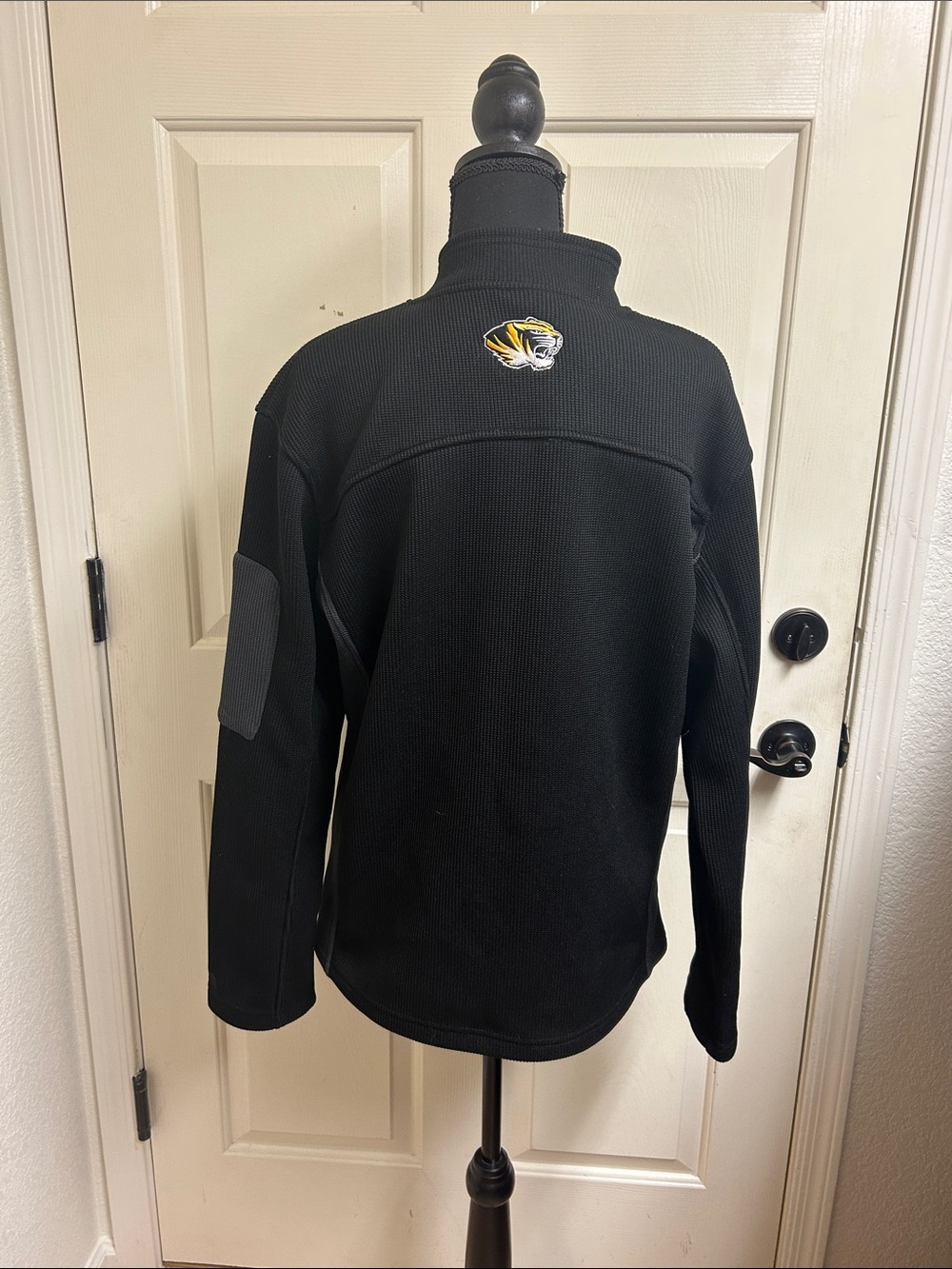 COLOSSEUM MISSOURI BLACK ADVANTAGE LONG SLEEVE QTR ZIP PULLOVER, Medium, EUC - Picture 6 of 10